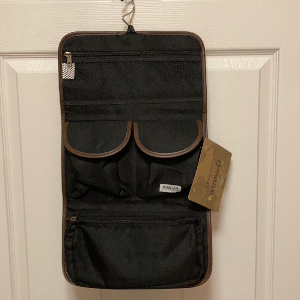 Magellan folding Dopp kit